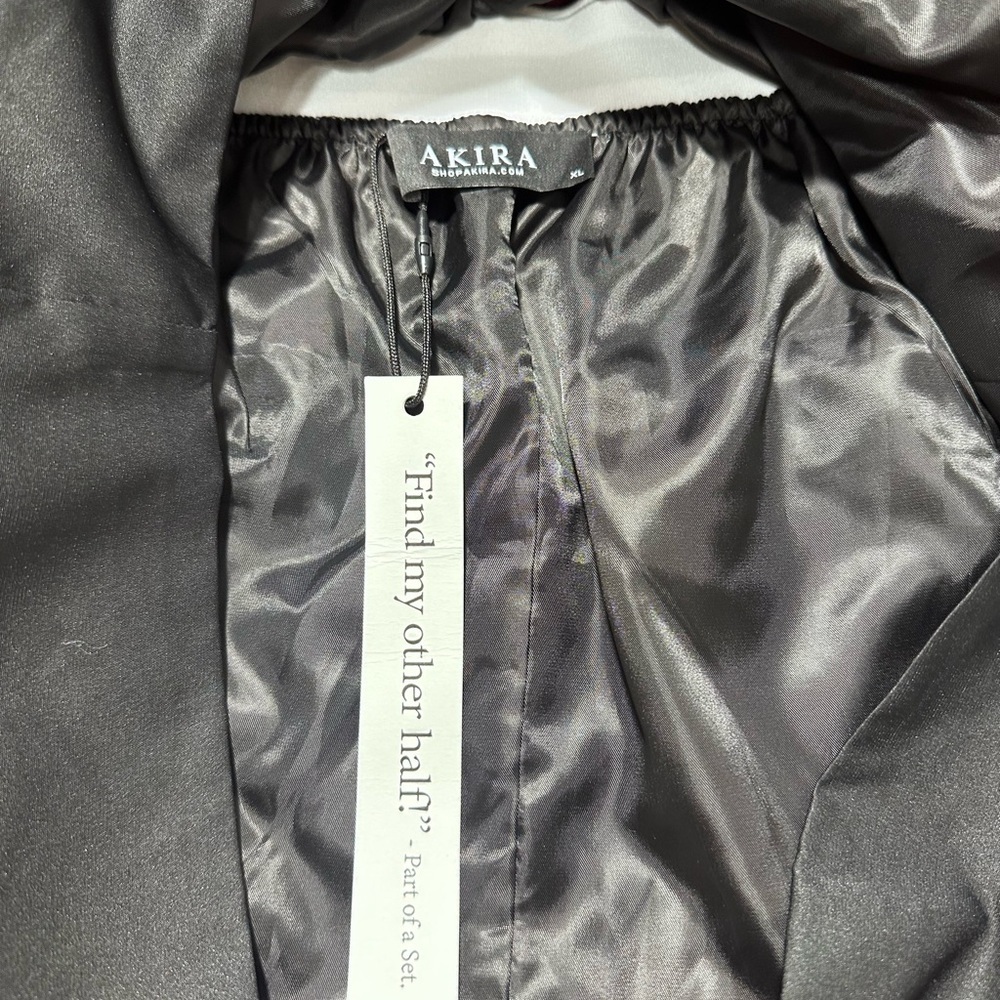 AKIRA Black Cargo Shorts Relaxed Fit - Picture 4 of 10